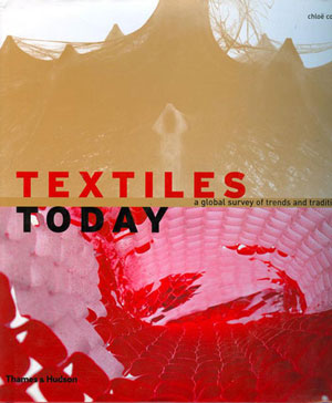 Chloë Colchester ( ), «Textiles Today. A Global Survey of Trends and Traditions» -  